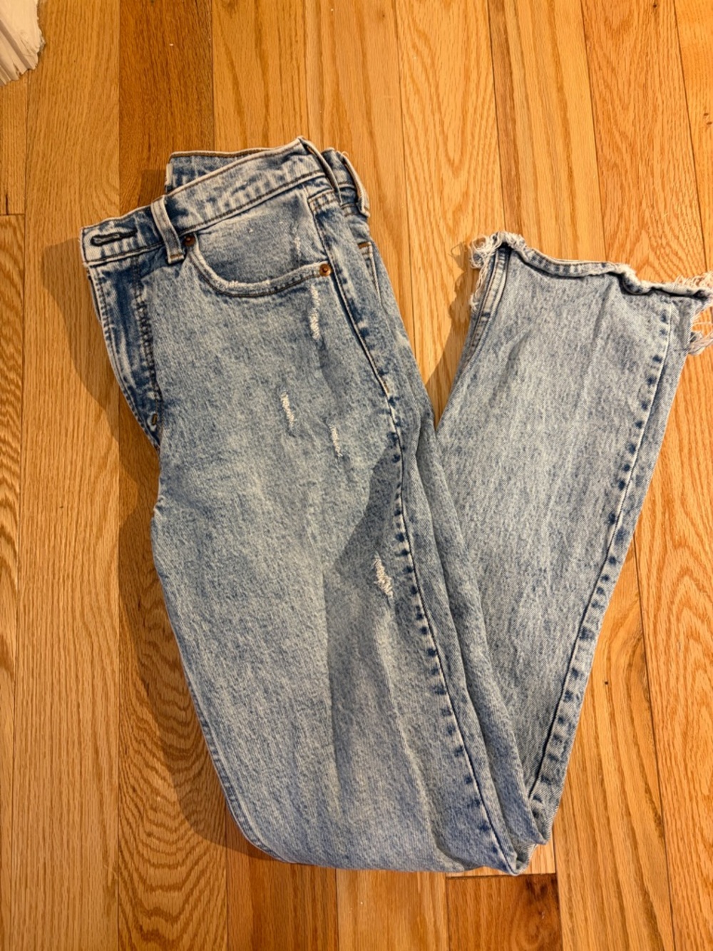Abercrombie & Fitch Light Wash ‘90s Skinny High Rise